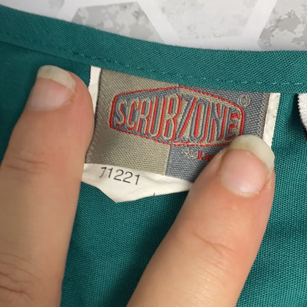 Scrubzone Large V Neck Green Short Sleeve Scrubs - Picture 4 of 6